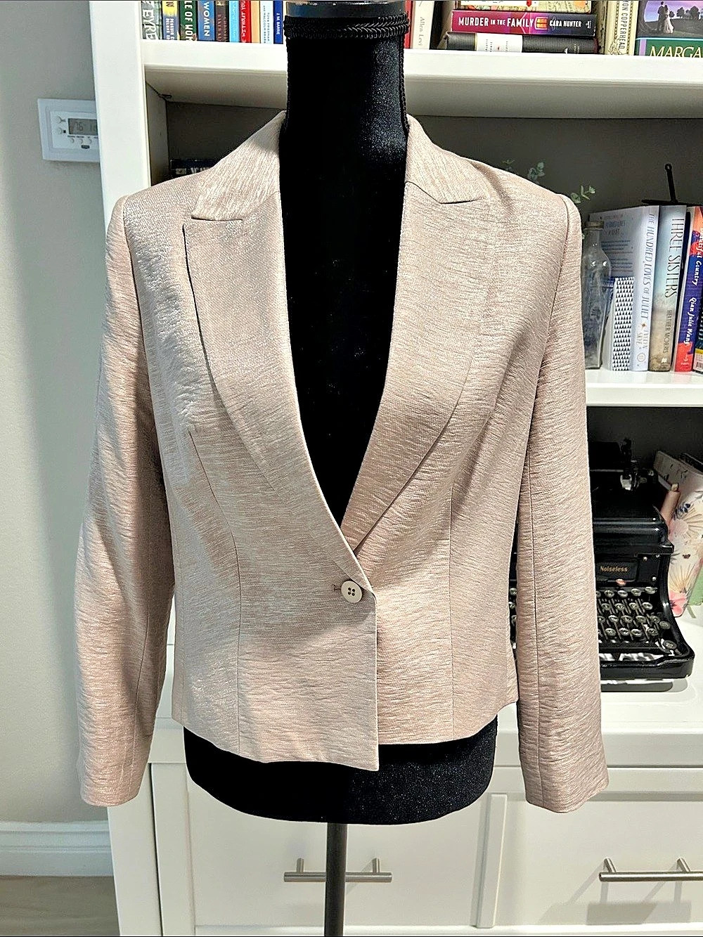VENUS Women's Blazer in Champagne Size Medium Like New